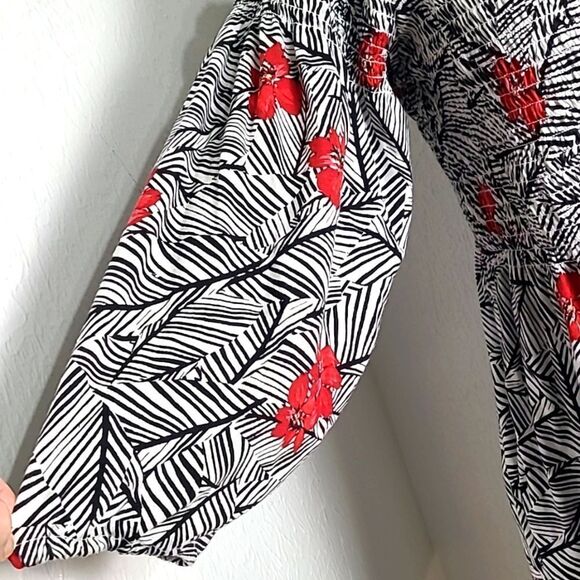 J. Jill Black & White Top w/Red Flowers, Shirred Elastic Chest, Size Medium P - Picture 6 of 11